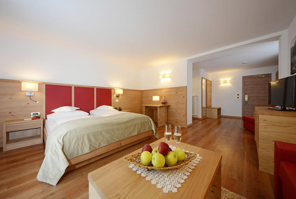 Hotel Gran Paradis Campitello di Fassa Bilik gambar